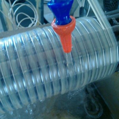 30m πλαστικός σωλήνας μανικών αναρρόφησης PVC σπειροειδής που κατασκευάζει τη μηχανή